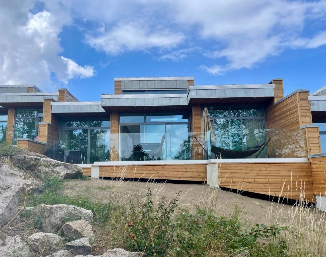 Nybygget Hus I Svaneke Taet Pa Klipper, Skov Og Hav Buitenkant foto