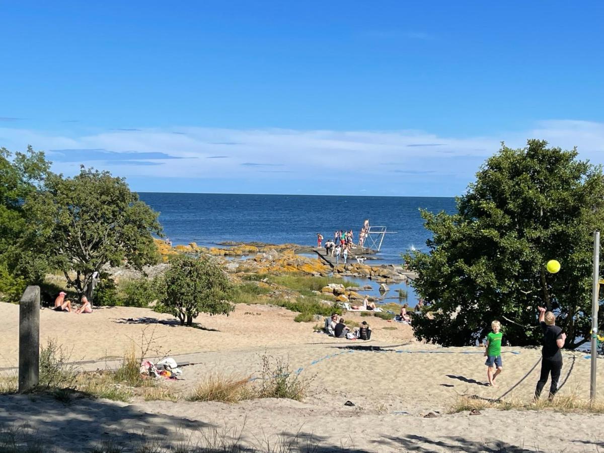 Nybygget Hus I Svaneke Taet Pa Klipper, Skov Og Hav Buitenkant foto