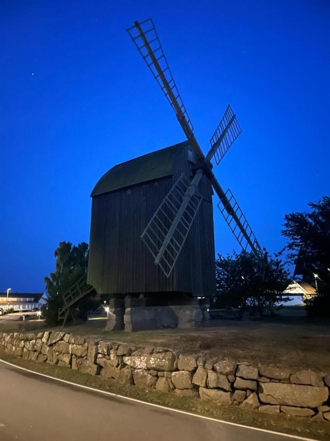 Nybygget Hus I Svaneke Taet Pa Klipper, Skov Og Hav Buitenkant foto
