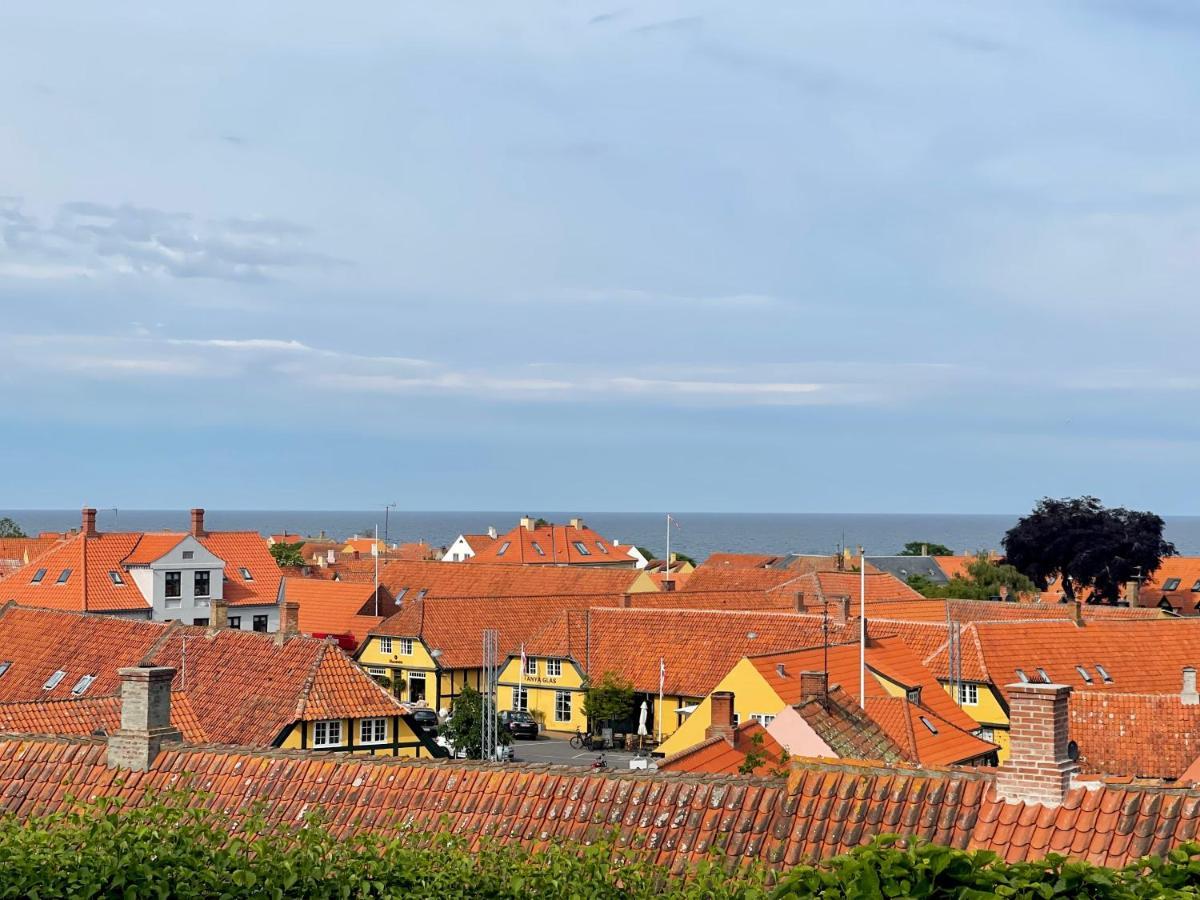 Nybygget Hus I Svaneke Taet Pa Klipper, Skov Og Hav Buitenkant foto