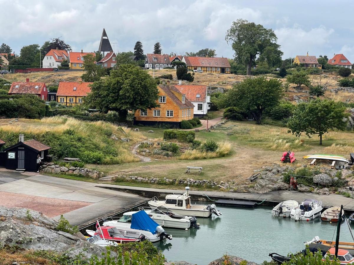 Nybygget Hus I Svaneke Taet Pa Klipper, Skov Og Hav Buitenkant foto