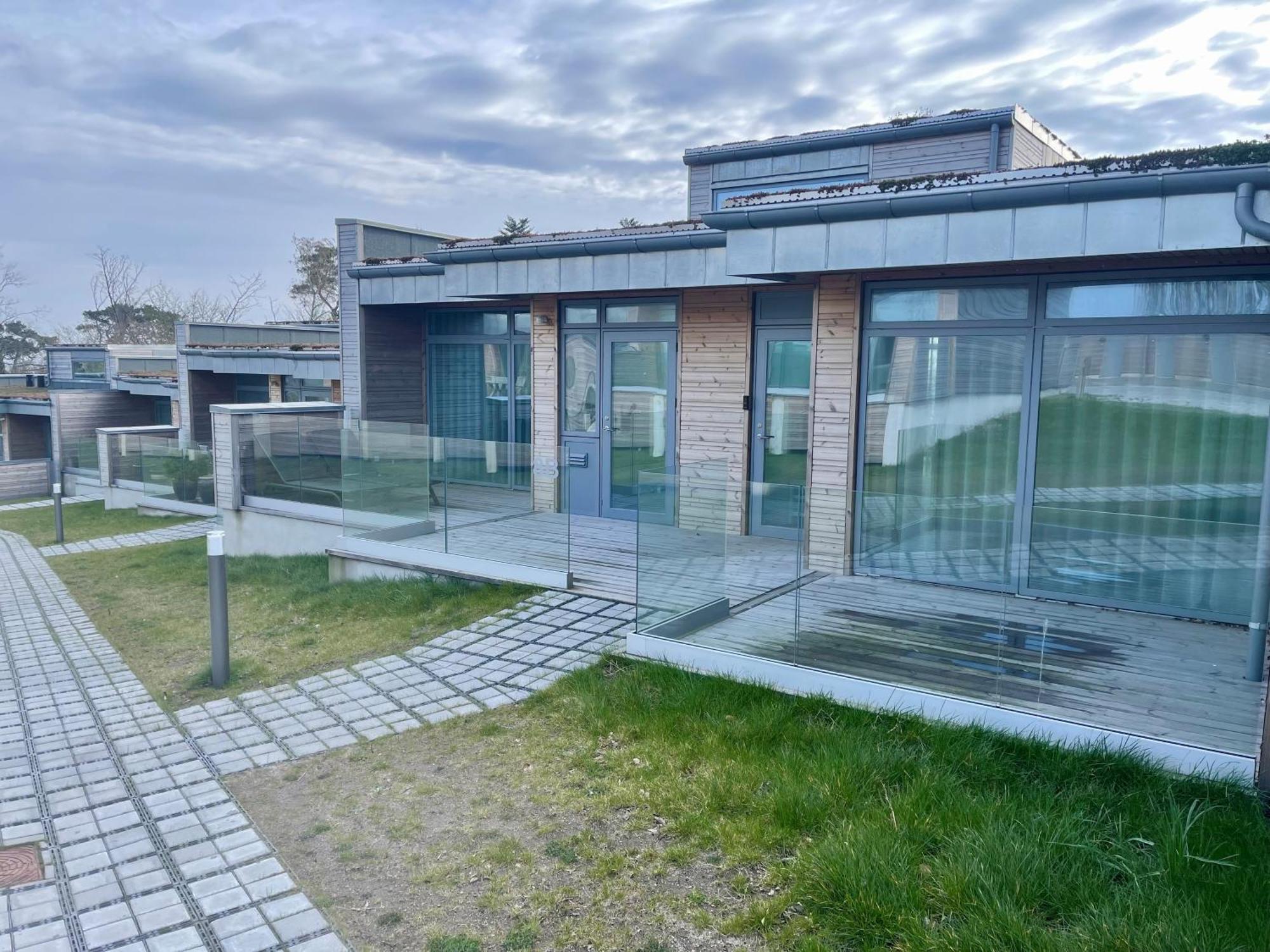 Nybygget Hus I Svaneke Taet Pa Klipper, Skov Og Hav Buitenkant foto
